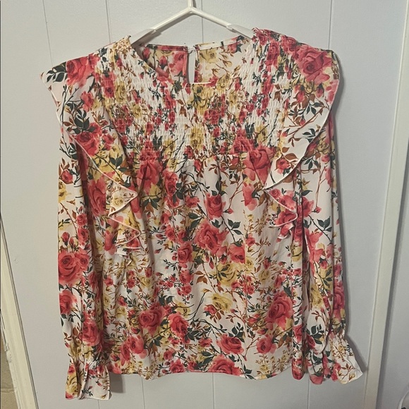 Chic Floral Ruffle Blouse - Picture 6 of 9